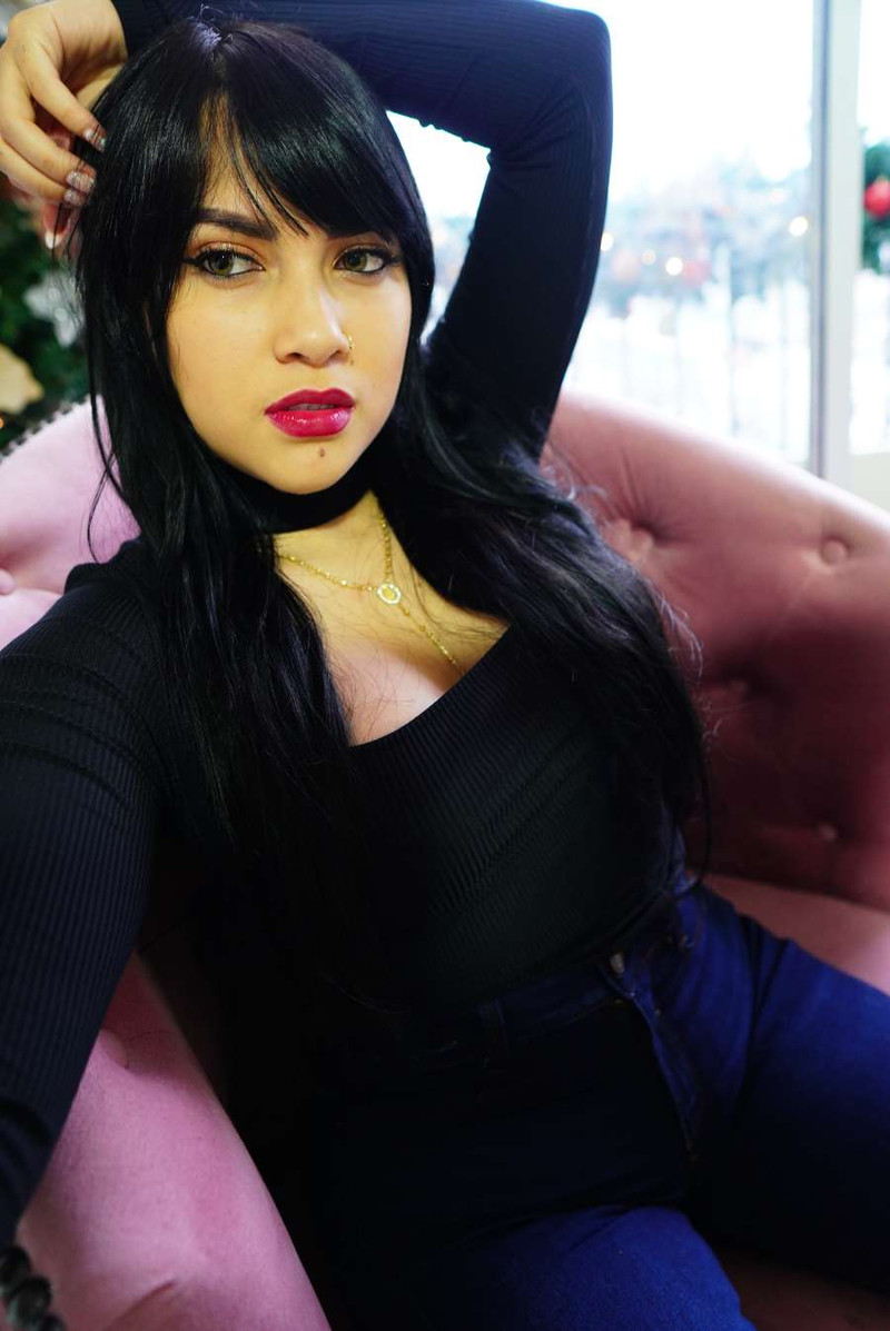 Hanna Beckett, Pornstar page, Live chat, Videos